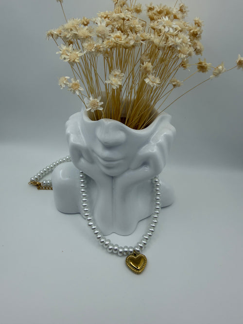 Necklace of pearl and heart